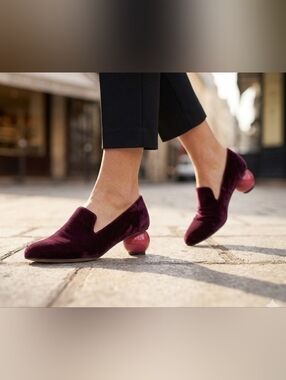 FS/NY French Sole Burgundy Velvet Orb Sphere Heel Loafers - Size 7B